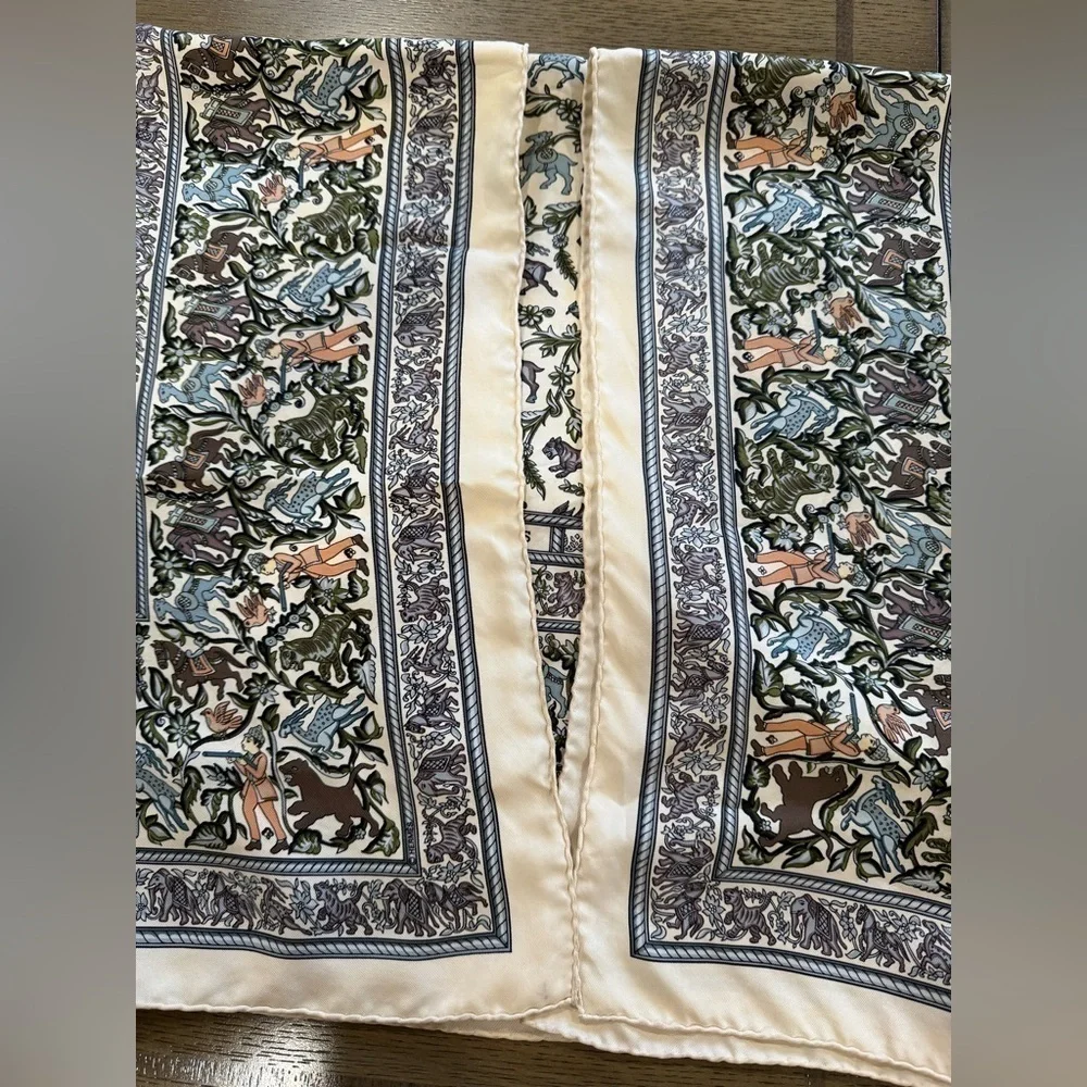 HERMES Carré géant silk silk scarf